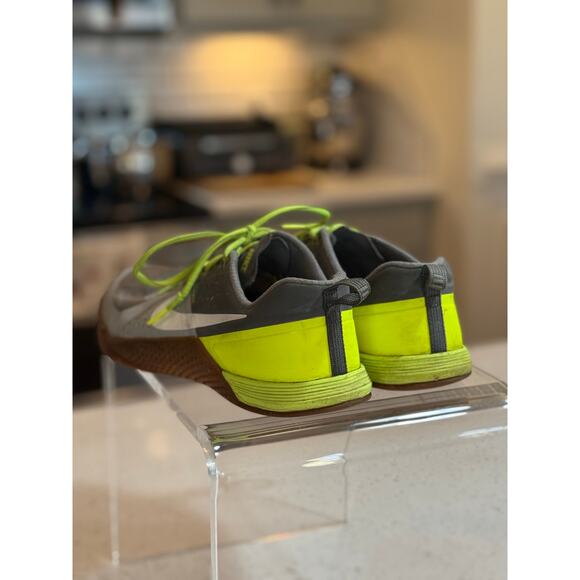 Nike Flywire Gray & Lime Green Sneakers - Men's Size 10.5 - Picture 2 of 5